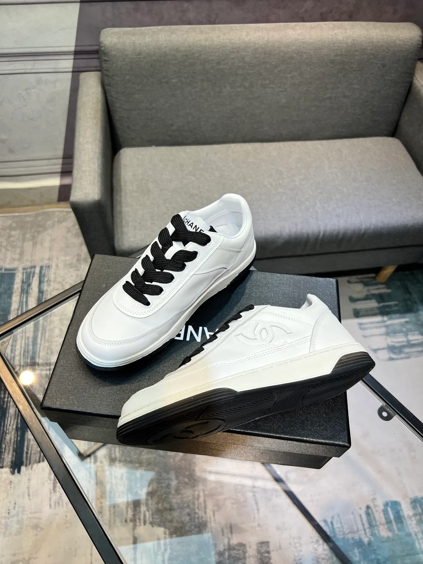 Men's men's shoes 💰620 Exclusive real shot (top version) CHANEL Chanel's new panda sneakers Panda shoes Chanel 2025ss color matching thick-soled casual sports shoes sneakers Counter synchronization The counter is very popular Very difficult to buy a shoe The most popular thick-soled panda shoes on the Internet It is obvious that Xiaoxiang control cannot miss it Simple and versatile white shoes that have both good looks and comfort Thick sole increases height, is super versatile and can be worn with eyes closed😍 Whoever wears it will look better. Upper: calfskin. Lining: imported sheepskin lining. Outsole: TPU original outsole. Size: 35-44 (41 for women, 40 for men, custom made).